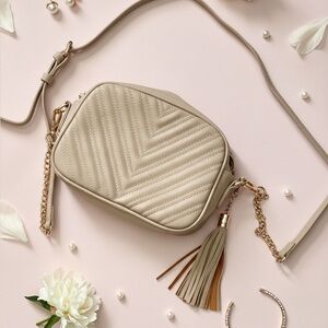 💘Lola Mae Cream Quilted Crossbody Bag with Tassel and Gold Accented Hardware